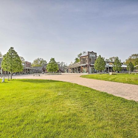 Resort Cabin With Fire Pit Golf, Hike And Play! Rothbury 외부 사진