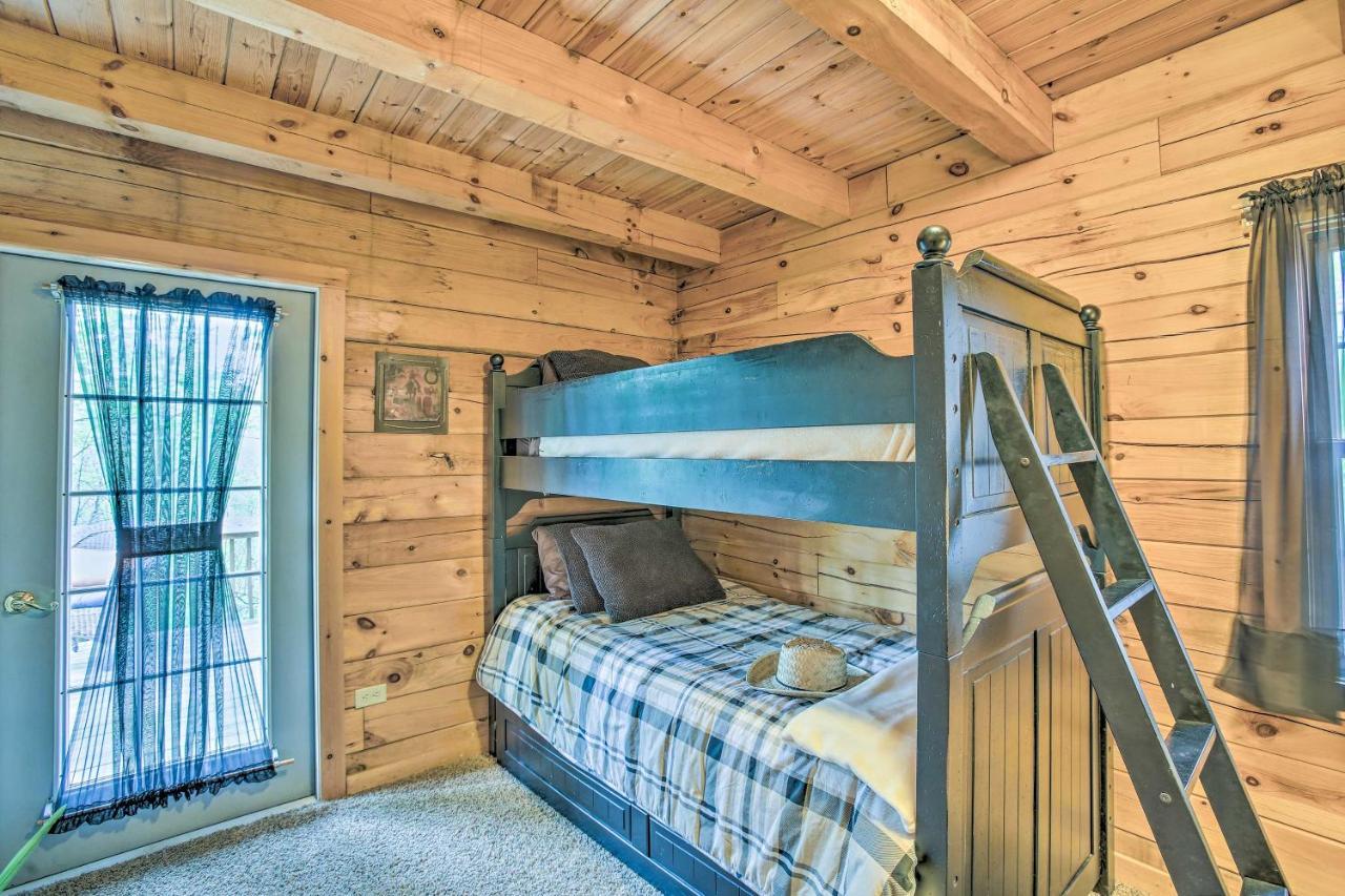 Resort Cabin With Fire Pit Golf, Hike And Play! Rothbury 외부 사진