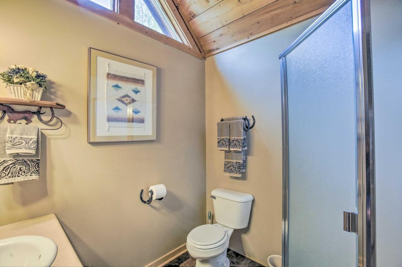 Resort Cabin With Fire Pit Golf, Hike And Play! Rothbury 외부 사진