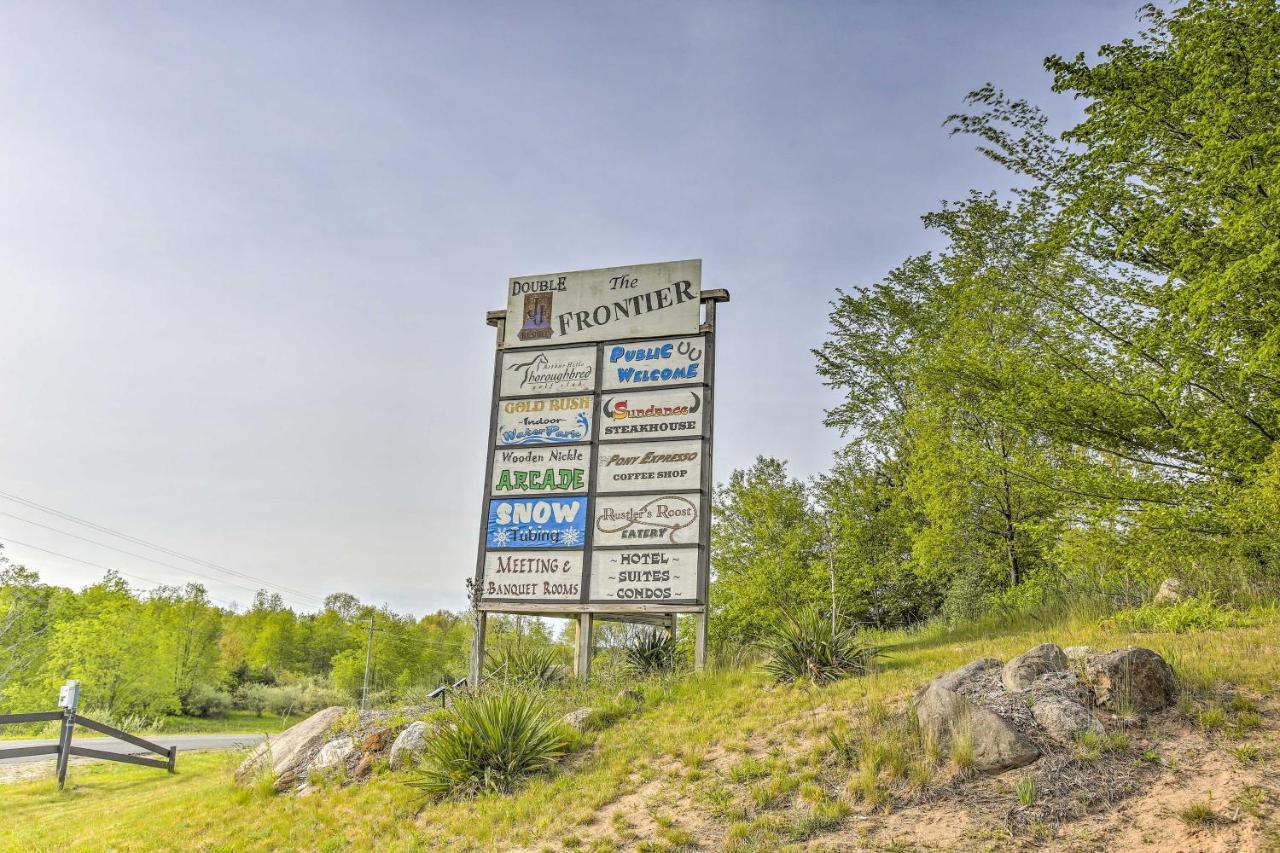 Resort Cabin With Fire Pit Golf, Hike And Play! Rothbury 외부 사진
