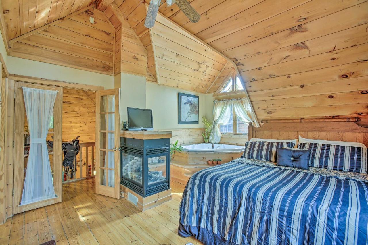 Resort Cabin With Fire Pit Golf, Hike And Play! Rothbury 외부 사진