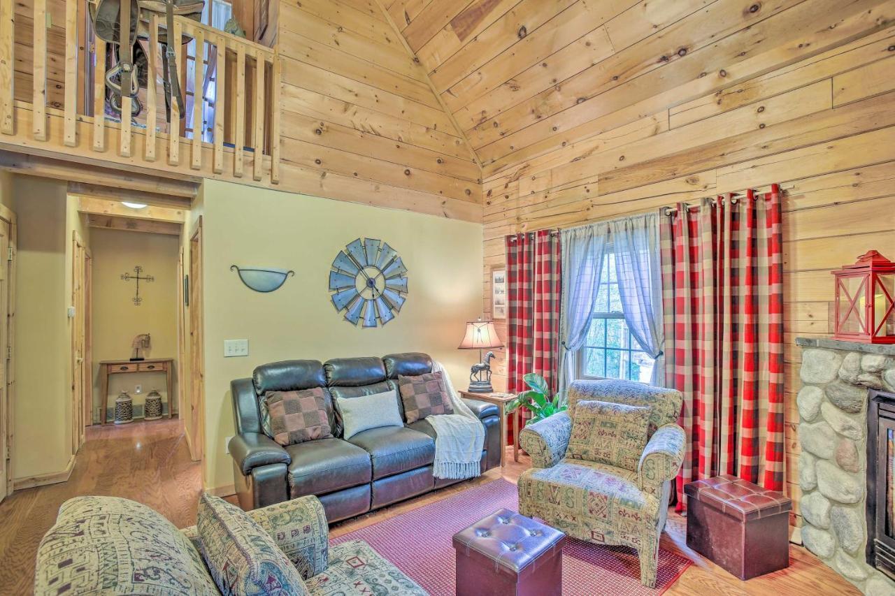 Resort Cabin With Fire Pit Golf, Hike And Play! Rothbury 외부 사진