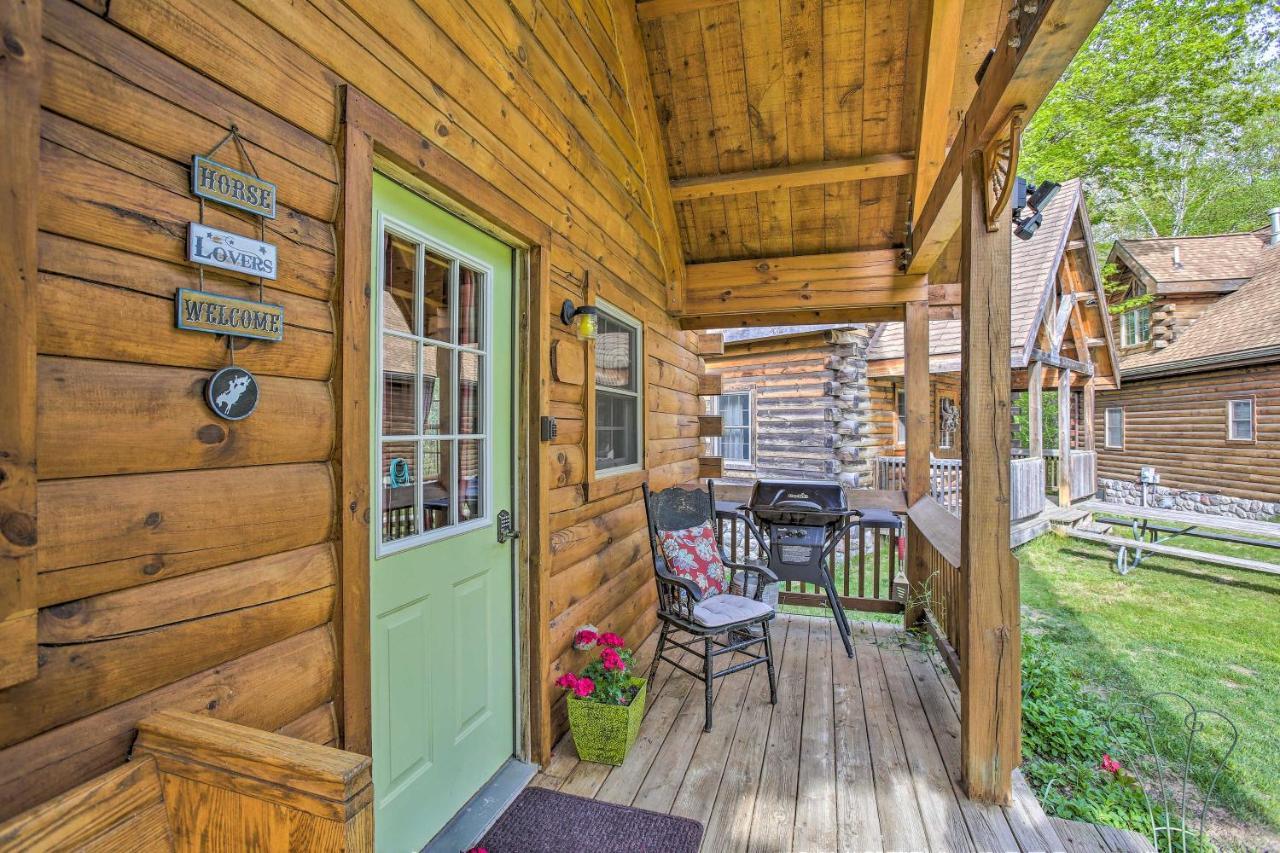 Resort Cabin With Fire Pit Golf, Hike And Play! Rothbury 외부 사진