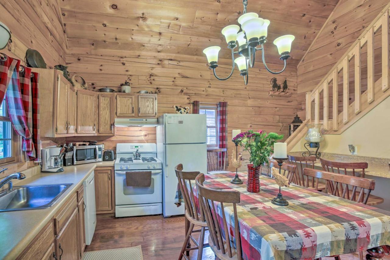 Resort Cabin With Fire Pit Golf, Hike And Play! Rothbury 외부 사진